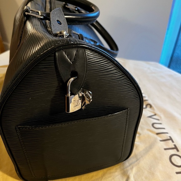 Louis Vuitton Speedy 35 (Black Epi Leather) - Great Condition - Picture 4 of 14